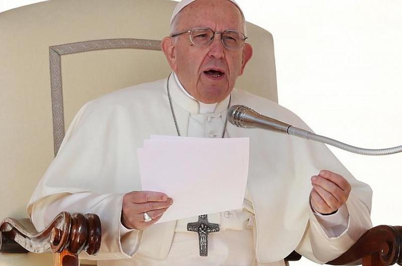 Papa Francisco arremete contra el aborto y lo compara con un sicariato