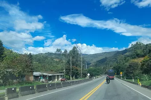 Vía las 24 horas para todos los vehículos