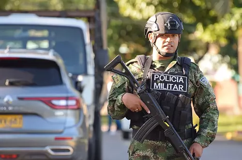 Retienen a miembros de las Fuerzas Militares