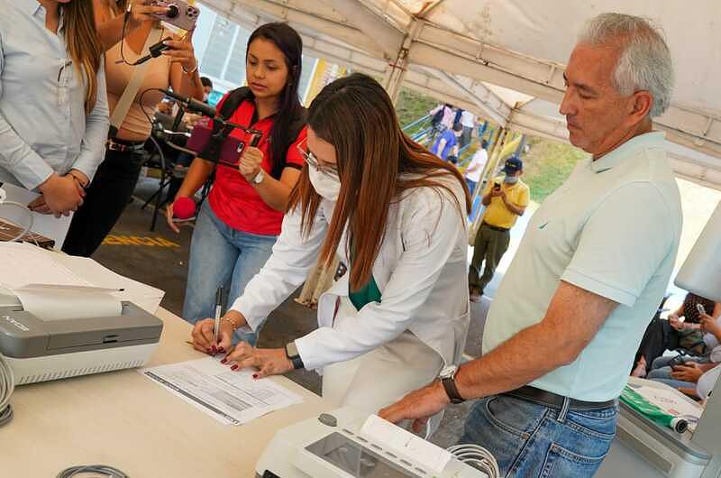 Donan equipos al Hospital Departamental de Villavicencio