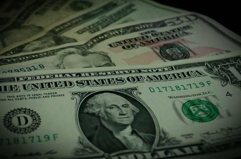 Dólar alcanzó un máximo histórico de $4.921