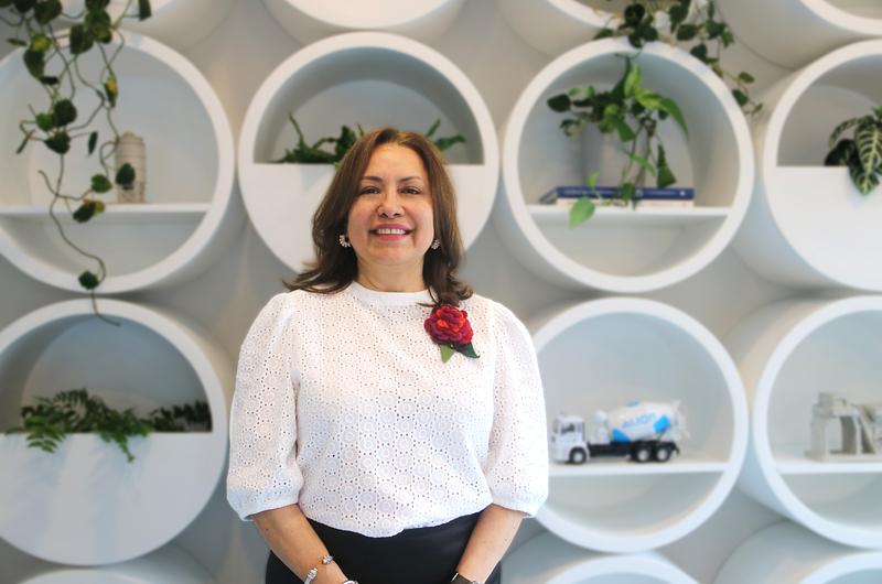 Quién es la Directora de la Empresa Colombiana de Cementos