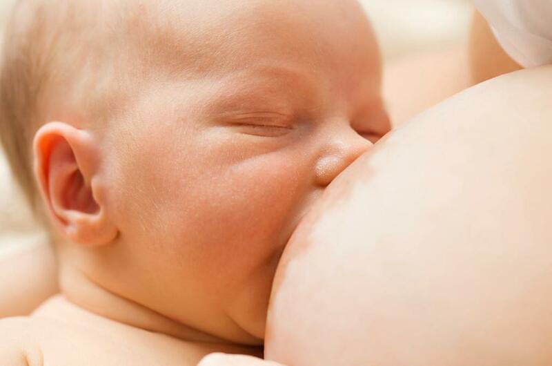 ¿Empresas deben instalar salas de lactancia materna?