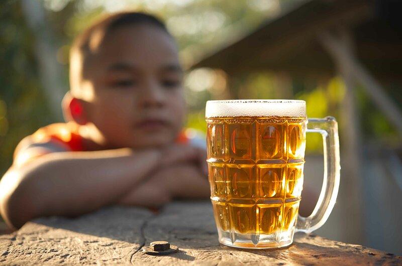 "Menores empiezan a consumir alcohol desde los 13 años"