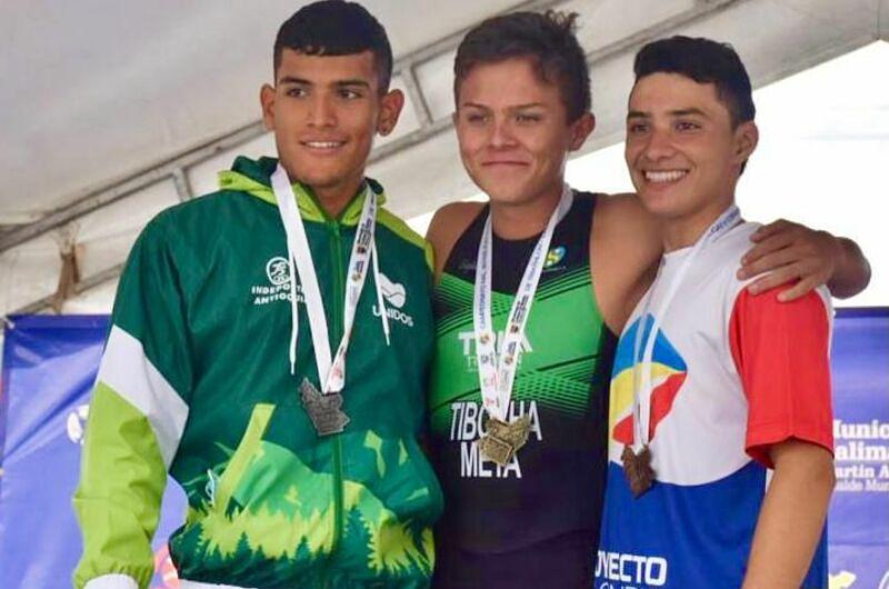 Meta ganó oro en campeonato nacional de triatlón