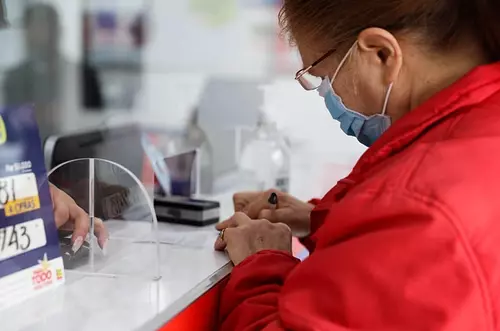 Inician pagos pendientes  de Ingreso Solidario