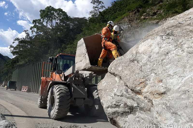 Continúa cierre en la vía al Llano