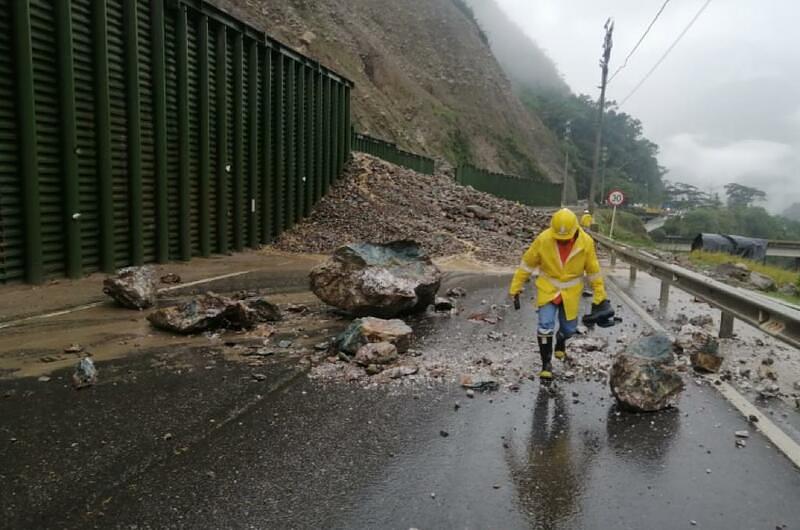 Así está la vía al Llano