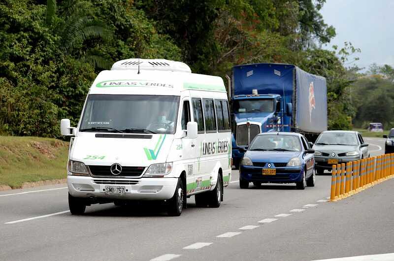 Vehículos de servicio público podrán cambiar a particular