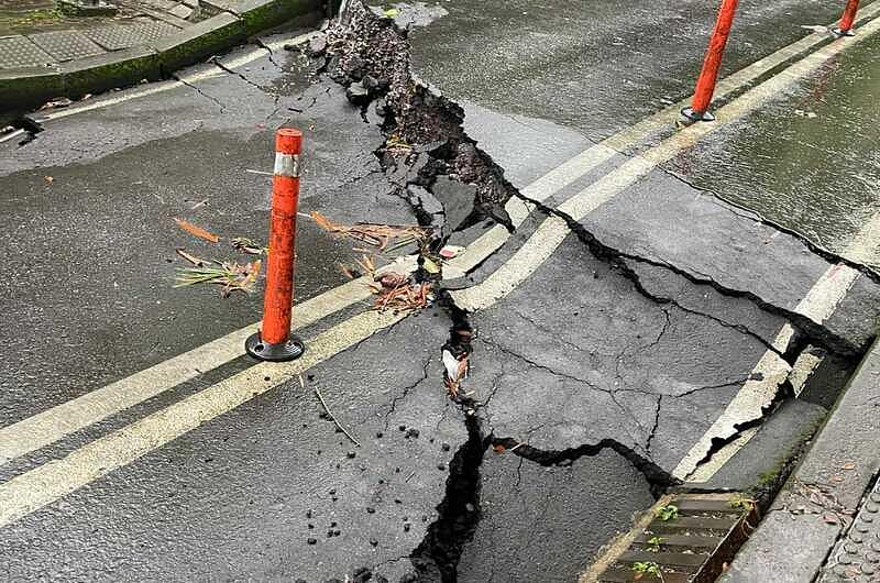 Lluvia afectó puente que une La Grama con Parque Infantil