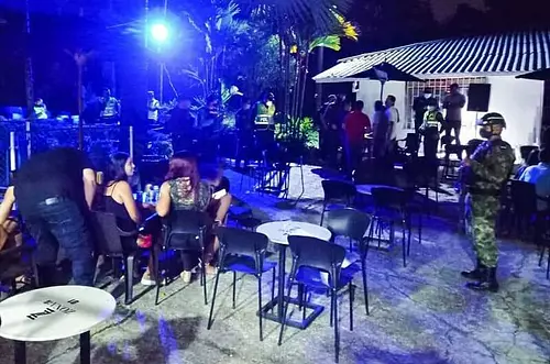 ¡Bonito ejemplo! Funcionarios públicos enrumbados