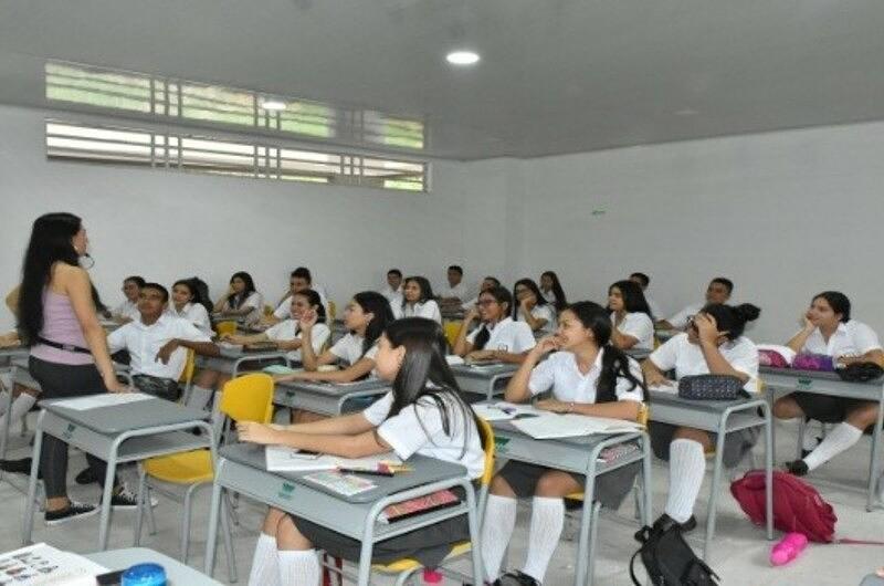 Colegios privados retornarán a clases bajo alternancia