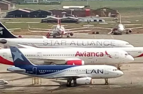 Colombia suspende vuelos de pasajeros desde y hacia Brasil