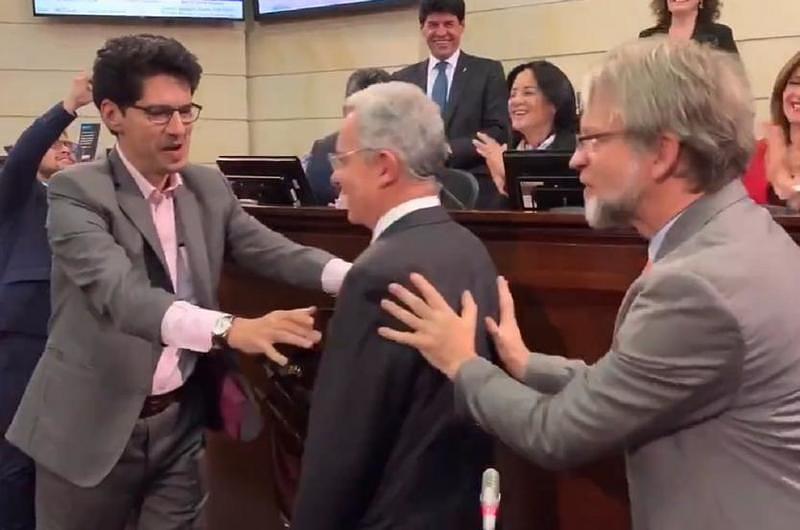 Senador Mockus promueve la confianza junto a Senador Uribe 