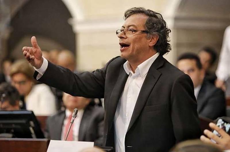 Curul de Gustavo Petro en el Senado tambalea 