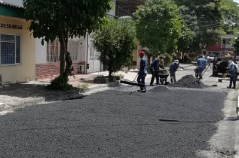 Tras 15 años de espera se pavimentó vía en el barrio Divino Niño 