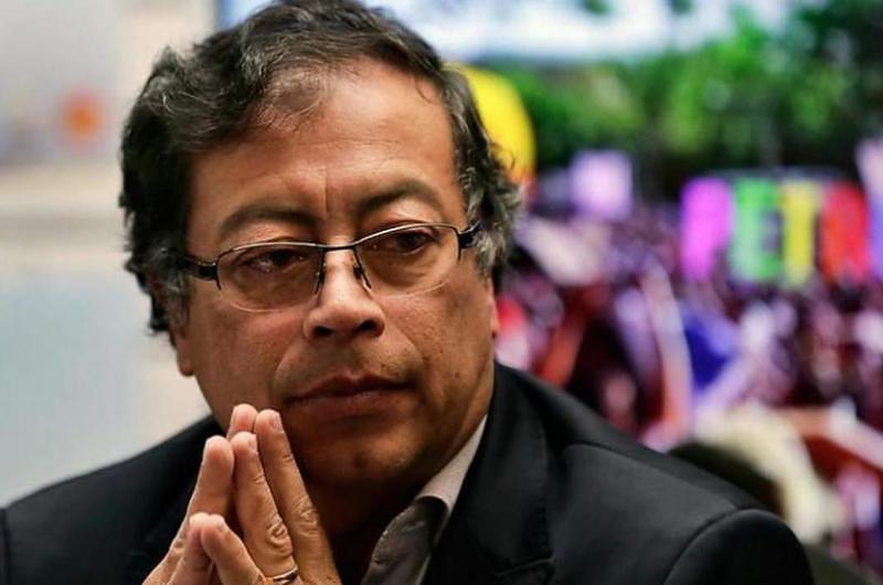 Gustavo Petro convocaría marcha para defender sus derechos