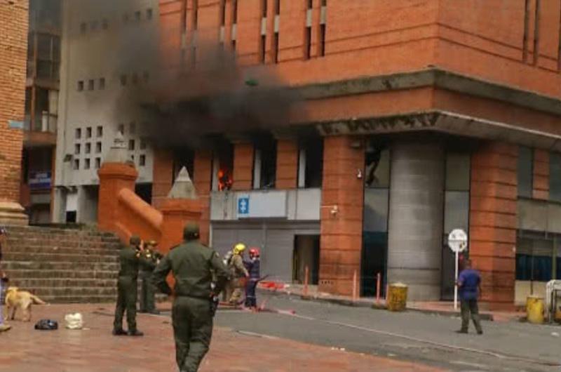 Fuerte explosión en la Fiscalía de Cali  