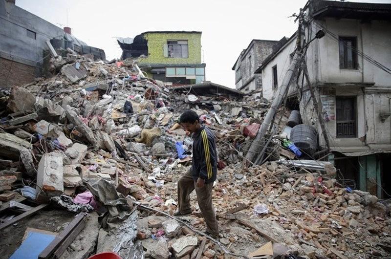 Alerta de tsunami, terremoto de 7.5 grados sacudió Idonesia 