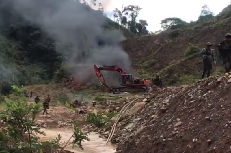 Mineros ilegales usan a 40 niños como escudo humano para no ser capturados