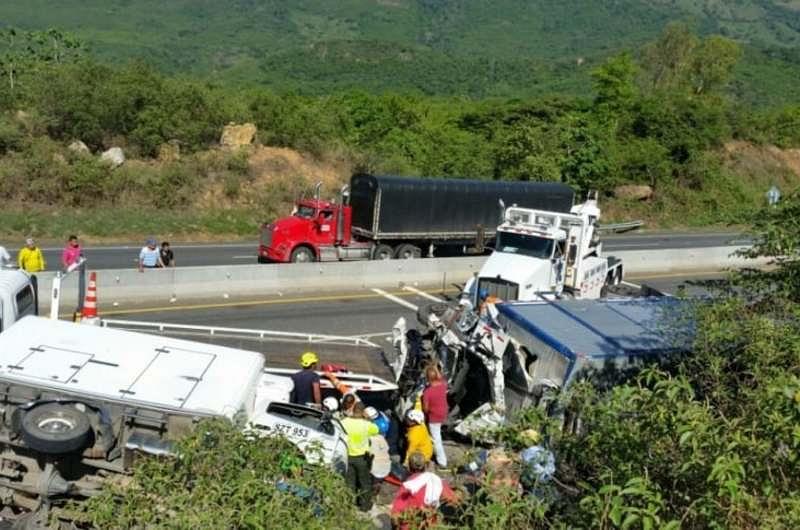 Impactantes imágenes de accidente en  vía Guaduas-Puerto Salgar