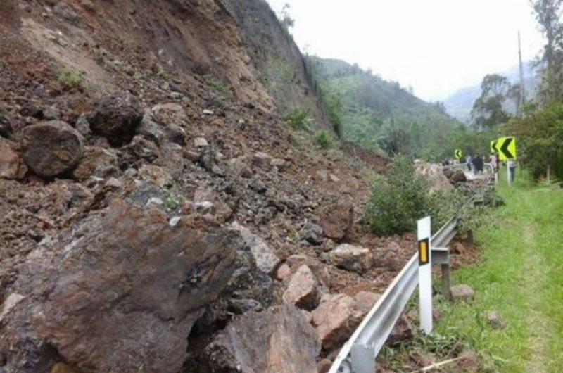 Deforestación sería causante de derrumbes en vía al llano 