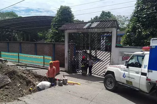 Emergencia por rompimiento de un tubo de gas en la doble calzada Acacías