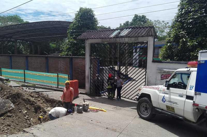 Emergencia por rompimiento de un tubo de gas en la doble calzada Acacías