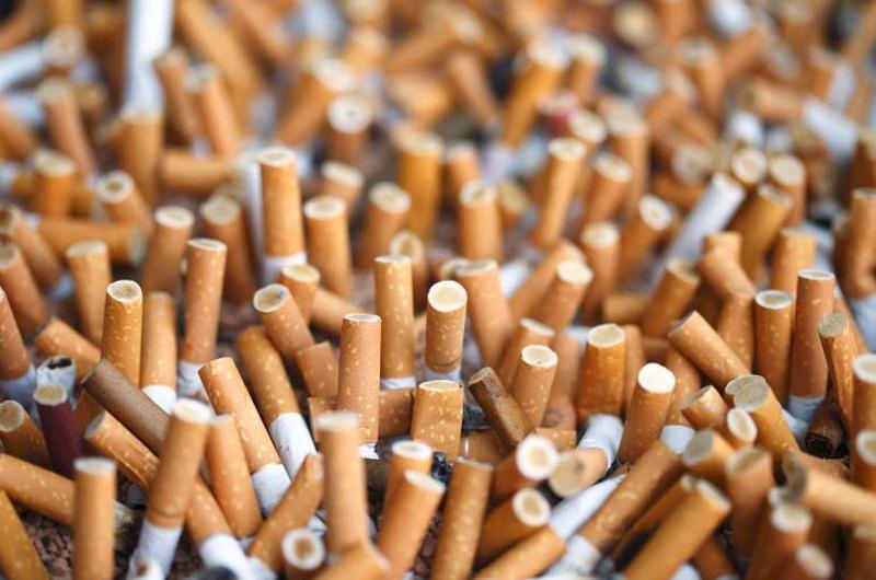Las colillas de cigarro son el mayor problema del océano