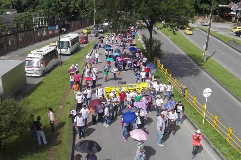 Inicia paro nacional docente contra el gobierno 