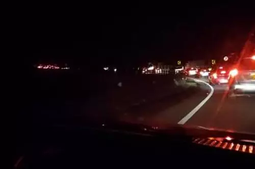 Fría y larga noche en la vía Bogotá Villavicencio 