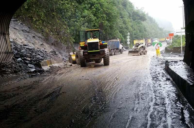 Millonarias pérdidas por constantes cierres en la vía al llano