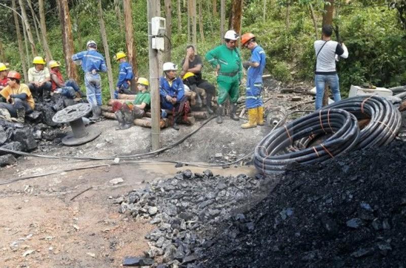 Deslizamiento en una mina deja a dos obreros atrapados