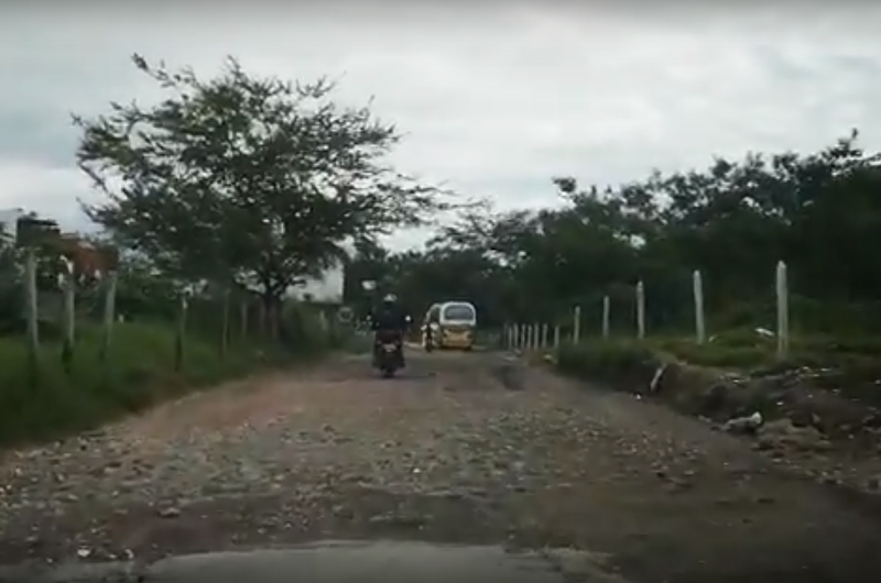 Habitantes de la comuna 8 Villavicencio, se quejan por calle en mal estado