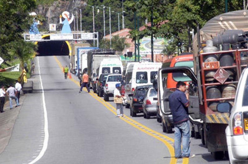 Se empezó a dar paso regulado por la vía Bogotá- Villavicencio 