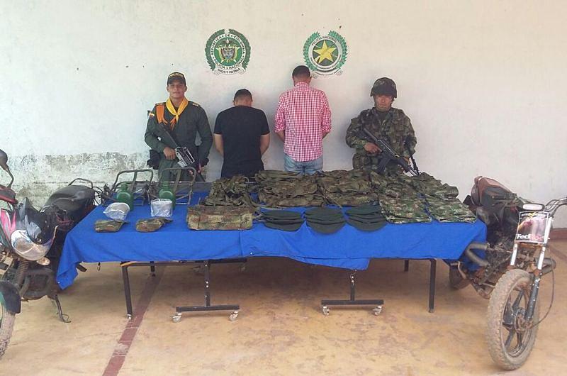 Policía capturó a dos hombres con material de las fuerzas militares 