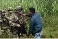 Militares se defienden de campesinos que los atacaron con machetes