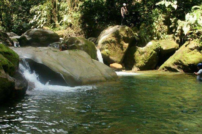 Menos basura en la quebrada Sagu