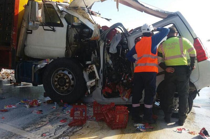 Grave accidente dejó dos personas fallecidas