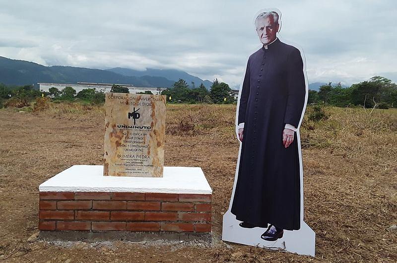 Se instaló la primera piedra para la nueva sede de la Uniminuto 