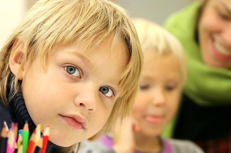 En Francia prohíben el uso de celulares dentro de las escuelas