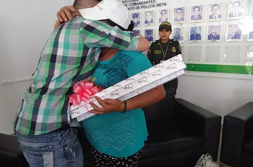 Después de 28 años madre e hijo se unen de nuevo