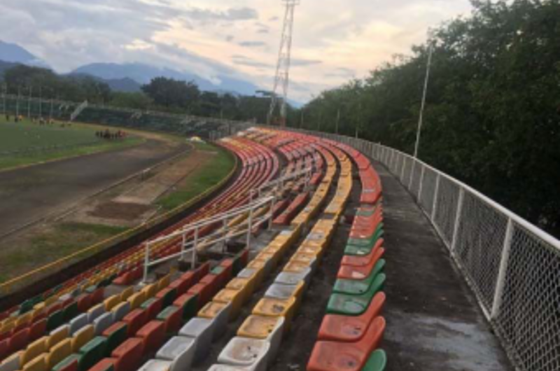 Habilitada tribuna oriental para partido de Llaneros