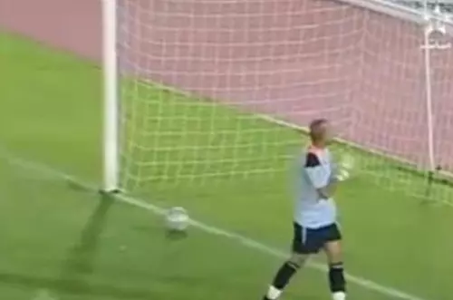 En Vídeo: !El tiro de penalti que enloquece internet!