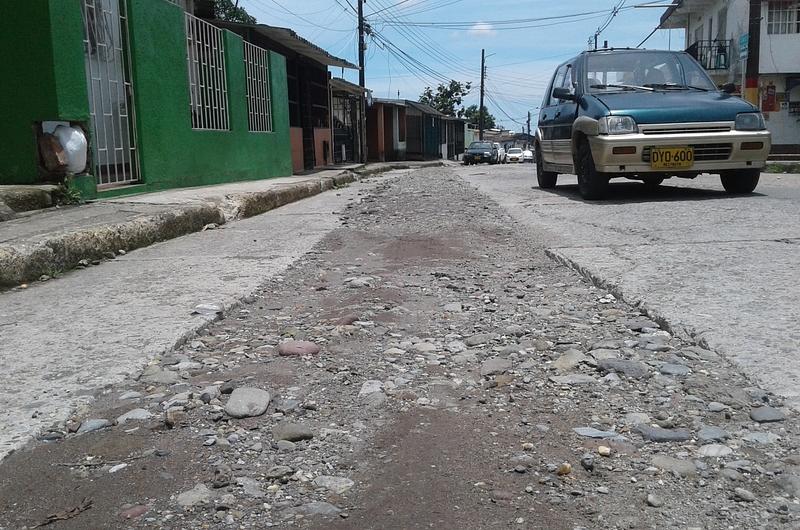 Habitantes del barrio la Azotea denuncian el mal estado de la vía