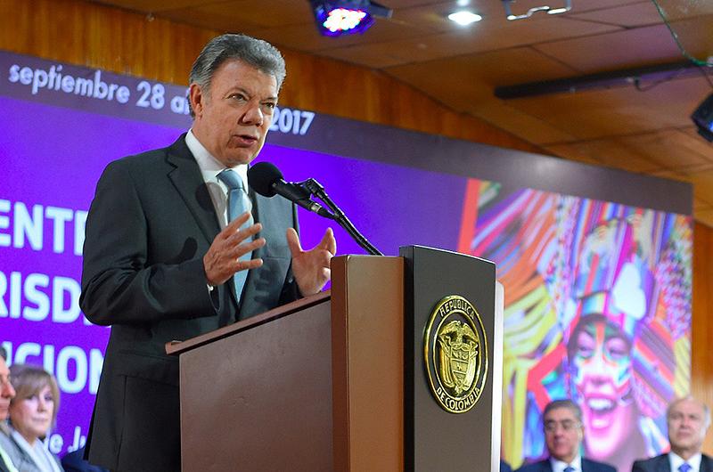 Santos plantea que reforma a la justicia salga de un gran acuerdo nacional