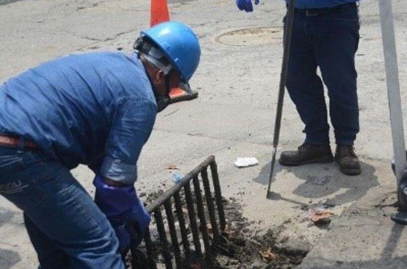 En alcantarillas de Villavicencio se realiza limpieza por parte de EAAV