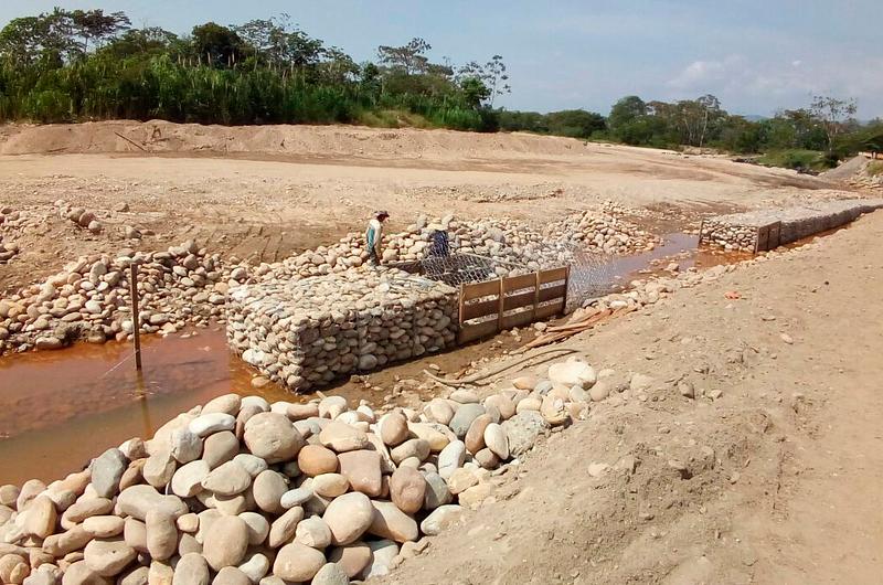 Cuatro capturados por construir en margen del río Ocoa