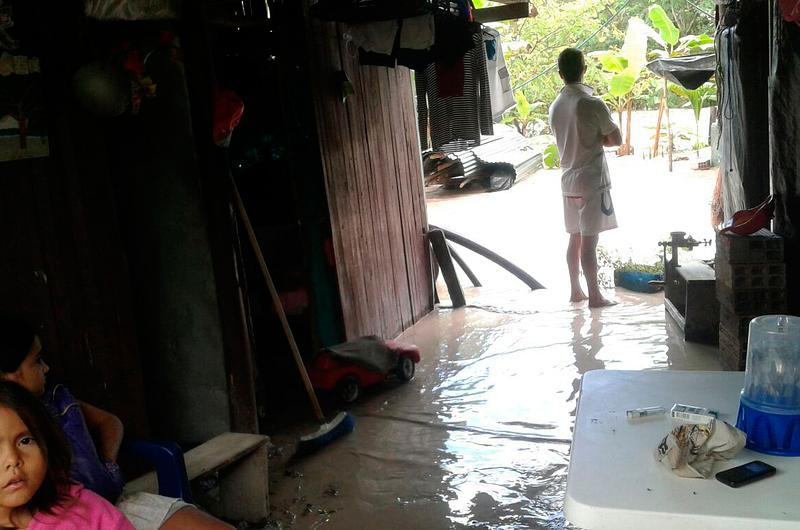 Se desborda río Guamal afectando 12 familias