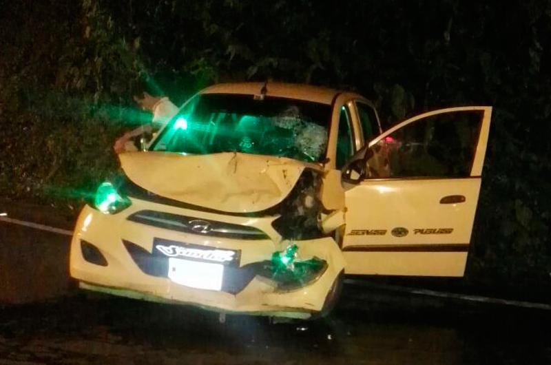 Herido conductor de taxi en accidente en antigua vía a Bogotá